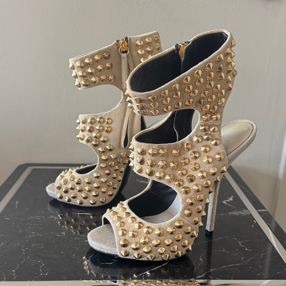 Giuseppe Zanotti Gold Studded Cream Heels 39 peep alien